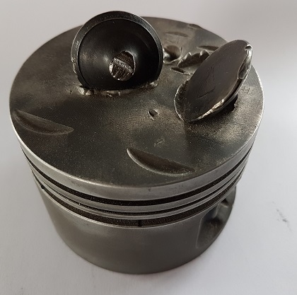 Piston with inlet valves embedded.